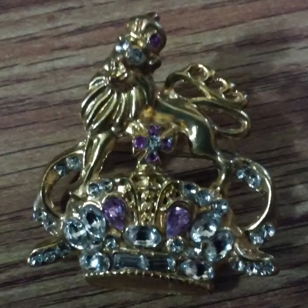 Collectable TBN Pin All Stones Are In It Gold Purple Clear Stones Lion On Crown